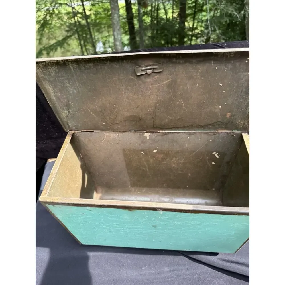 Vintage 1950’s Ransburg Metal Bread Box Locking Lid All Original